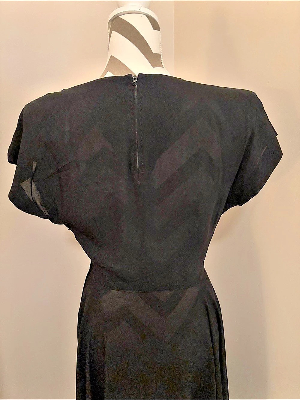 Rare 1940’s black rayon dancing dress. No label, size 4 - Picture 10 of 11